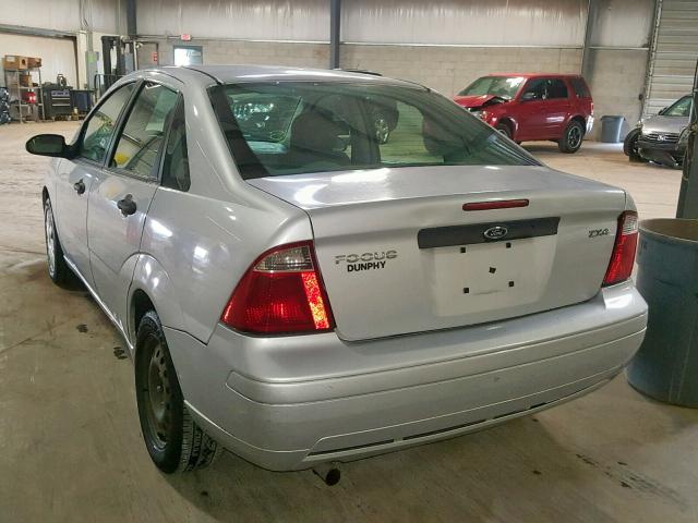 1FAFP34N05W175890 - 2005 FORD FOCUS ZX4 SILVER photo 3