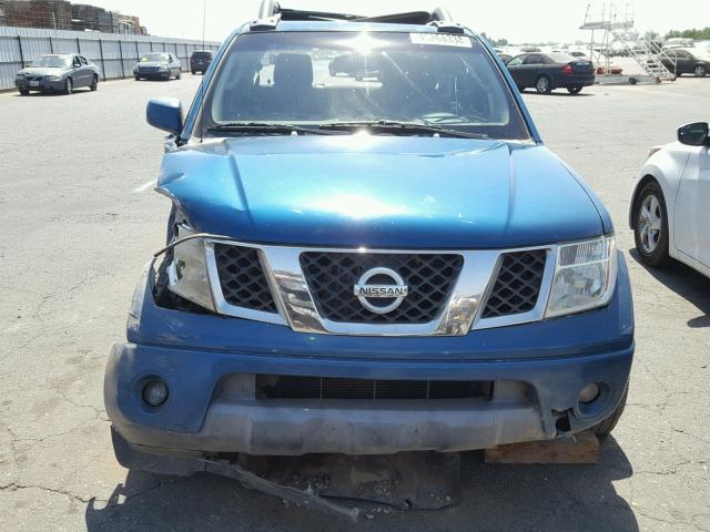 1N6AD07U05C435346 - 2005 NISSAN FRONTIER C BLUE photo 9