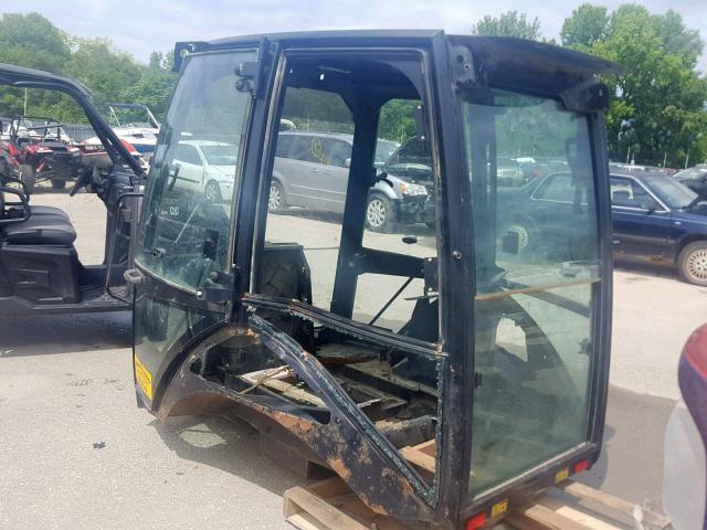 0420EJDJL00585 - 2010 CATERPILLAR CAB ONLY BLACK photo 5