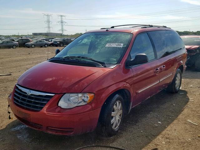 2A4GP54L86R874004 - 2006 CHRYSLER TOWN & COU RED photo 2