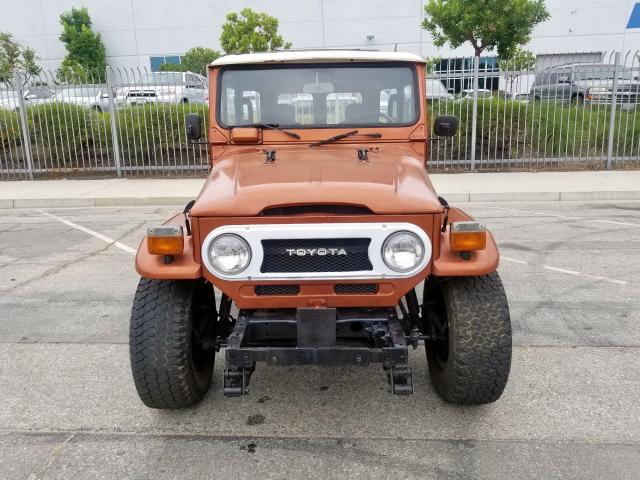 0000000FJ40242943 - 1977 TOYOTA LANDCRUISR ORANGE photo 2