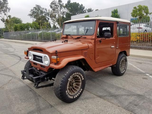 0000000FJ40242943 - 1977 TOYOTA LANDCRUISR ORANGE photo 3