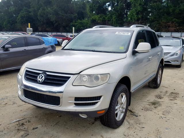WVGBE77L19D007365 - 2009 VOLKSWAGEN TOUAREG 2 SILVER photo 2