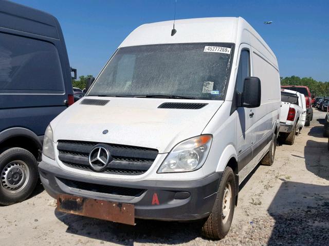 WD3PE8CB4B5570286 - 2011 MERCEDES-BENZ SPRINTER 2 WHITE photo 2