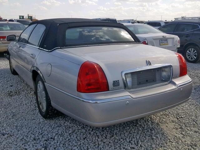 1LNHM83WX3Y627179 - 2003 LINCOLN TOWN CAR C BEIGE photo 3