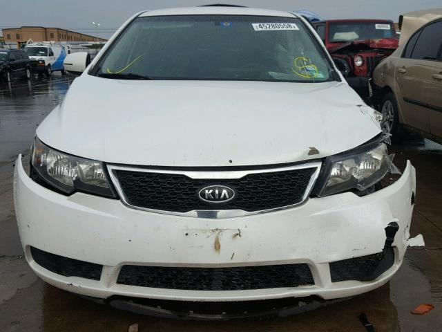 KNAFU4A23D5719559 - 2013 KIA FORTE EX WHITE photo 10