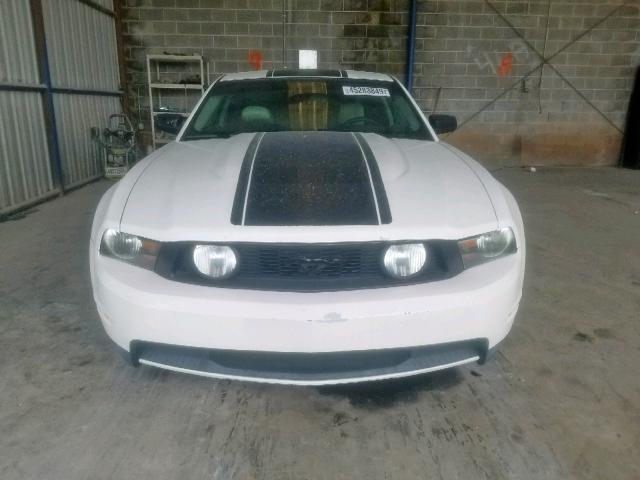 1ZVBP8CH1A5156487 - 2010 FORD MUSTANG GT WHITE photo 9