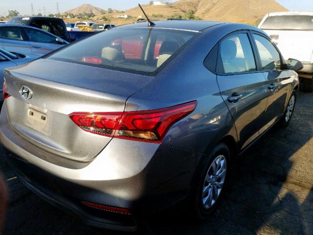 3KPC24A36JE022682 - 2018 HYUNDAI ACCENT SE GRAY photo 4