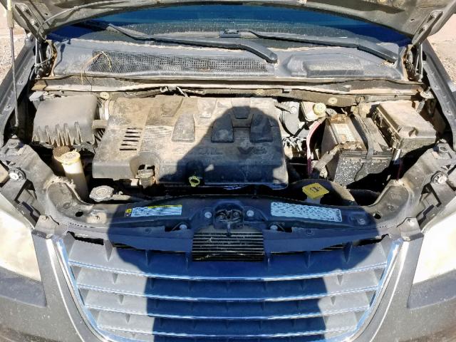 2A4RR8DX9AR361053 - 2010 CHRYSLER TOWN & COU GRAY photo 7