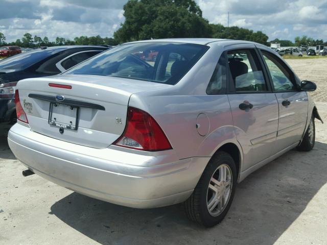 1FAFP34333W325261 - 2003 FORD FOCUS SE C SILVER photo 4