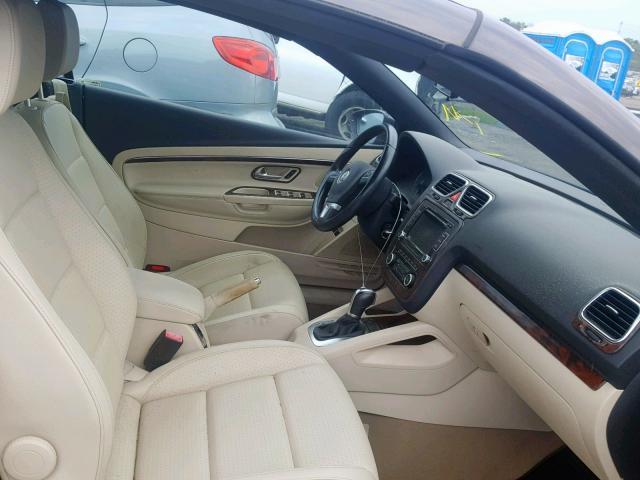 WVWBW7AH7CV008771 - 2012 VOLKSWAGEN EOS KOMFOR BROWN photo 5