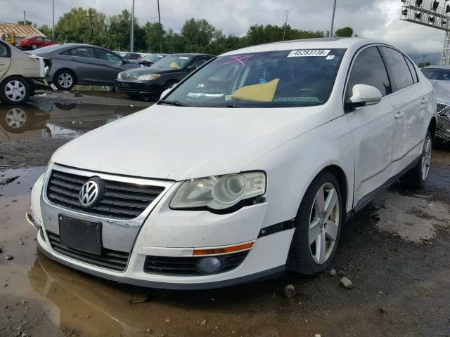 WVWJK93C99P042891 - 2009 VOLKSWAGEN PASSAT TUR WHITE photo 2