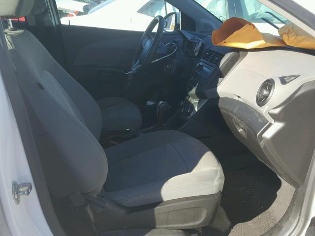 1G1JA6SH1C4162443 - 2012 CHEVROLET SONIC LS WHITE photo 5