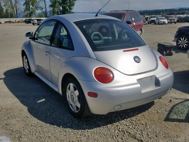 3VWDD21C7YM461826 - 2000 VOLKSWAGEN NEW BEETLE SILVER photo 3