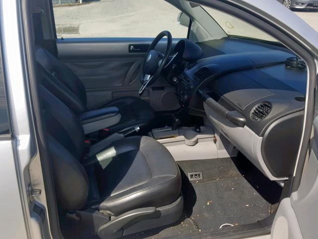 3VWDD21C7YM461826 - 2000 VOLKSWAGEN NEW BEETLE SILVER photo 5