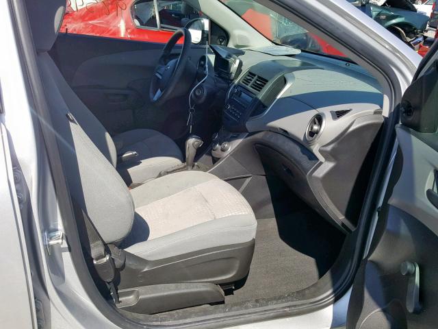 1G1JA5SG5G4174554 - 2016 CHEVROLET SONIC LS SILVER photo 5