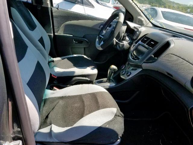 1G1JA5SH6D4241179 - 2013 CHEVROLET SONIC LS SILVER photo 5