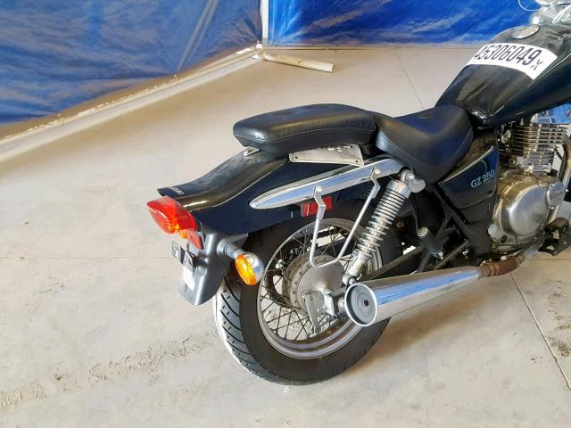 VTTNJ48A862102325 - 2006 SUZUKI GZ250 BLACK photo 6