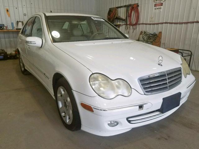 WDBRF61J75F559774 - 2005 MERCEDES-BENZ C 240 WHITE photo 1