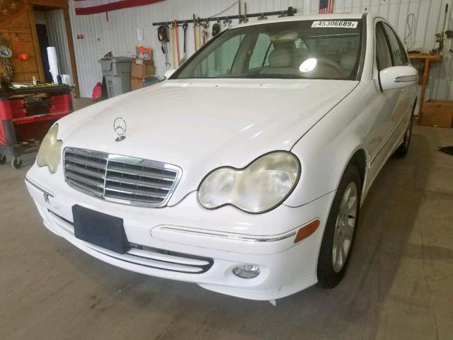 WDBRF61J75F559774 - 2005 MERCEDES-BENZ C 240 WHITE photo 2