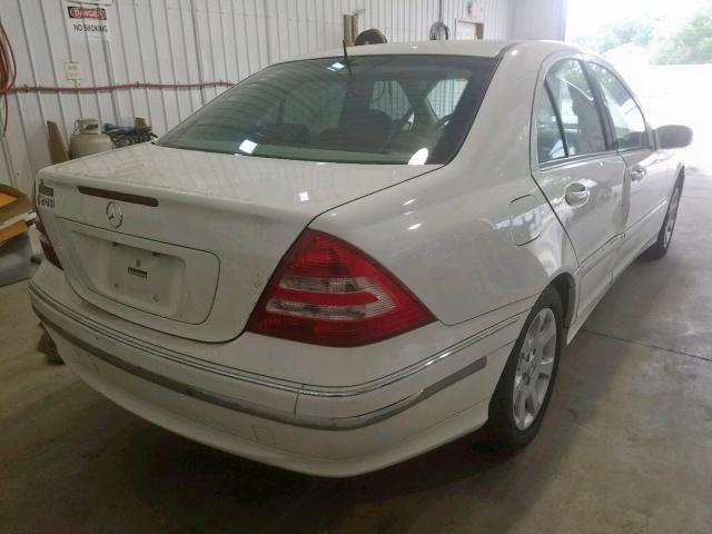 WDBRF61J75F559774 - 2005 MERCEDES-BENZ C 240 WHITE photo 4