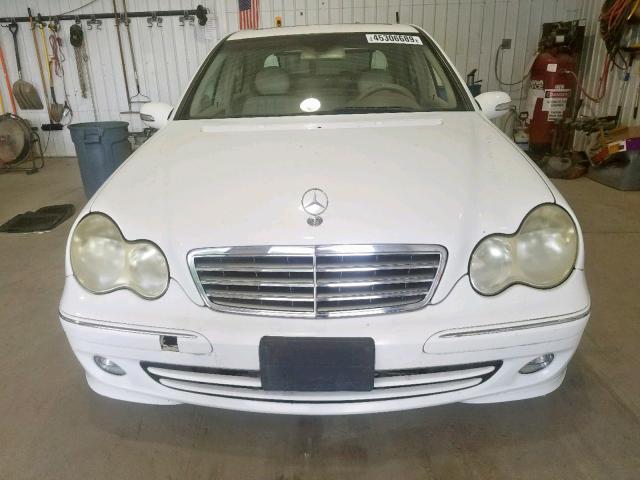 WDBRF61J75F559774 - 2005 MERCEDES-BENZ C 240 WHITE photo 9