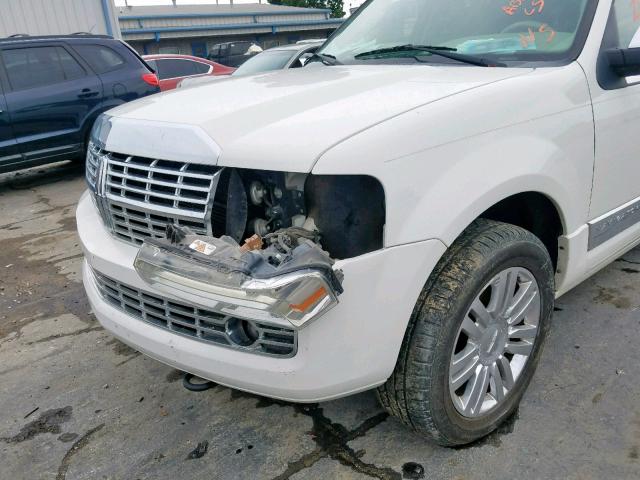 5LMFL27568LJ18135 - 2008 LINCOLN NAVIGATOR WHITE photo 9
