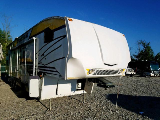 4YDF362328F810487 - 2008 KEYSTONE FUZION WHITE photo 1