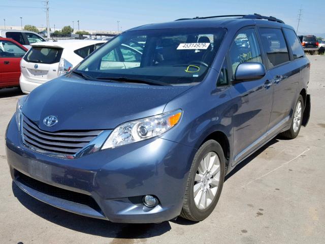 5TDDK3DC3FS123055 - 2015 TOYOTA SIENNA XLE BLUE photo 2