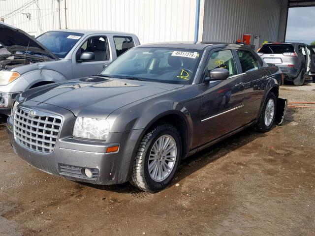 2C3KA53V79H631562 - 2009 CHRYSLER 300 TOURIN GRAY photo 2