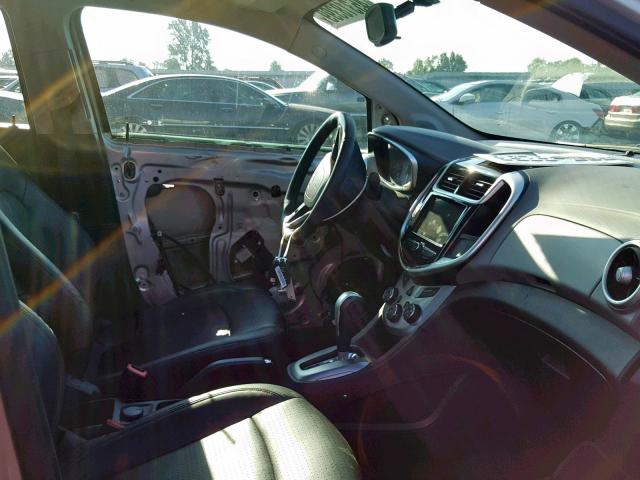 1G1JF5SB4J4134964 - 2018 CHEVROLET SONIC PREM SILVER photo 5