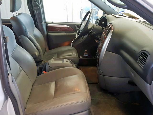 2C8GP64L45R115620 - 2005 CHRYSLER TOWN & COU GRAY photo 5