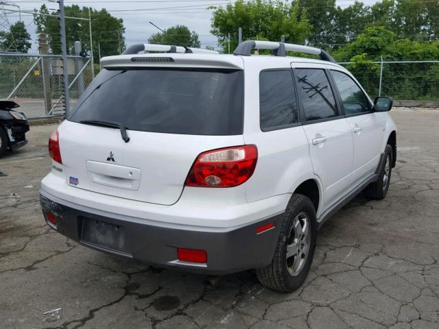 JA4LX31F26U052416 - 2006 MITSUBISHI OUTLANDER WHITE photo 4