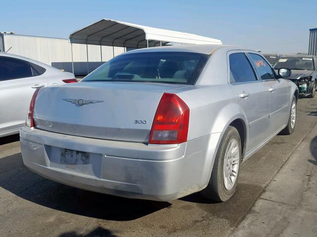 2C3JA43R75H138175 - 2005 CHRYSLER 300 SILVER photo 4