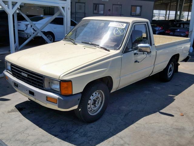 JT4RN55D9F0081509 - 1985 TOYOTA PICKUP 1/2 WHITE photo 2