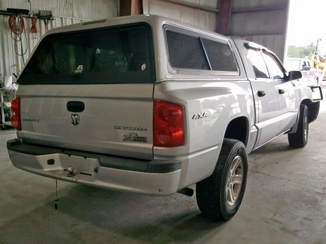 1D7RW3GKXBS649042 - 2011 DODGE DAKOTA SLT SILVER photo 4