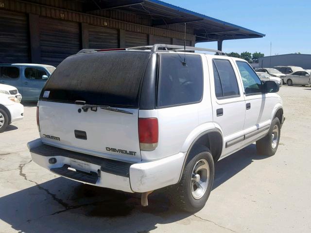 1GNCS13W112120206 - 2001 CHEVROLET BLAZER WHITE photo 4