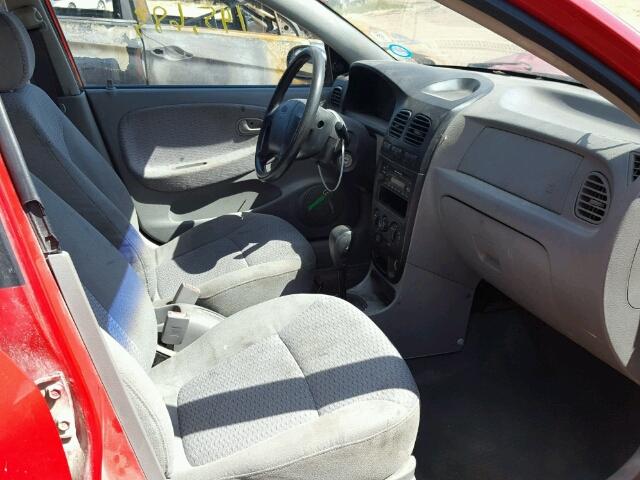 KNADC123326147934 - 2002 KIA RIO RED photo 5