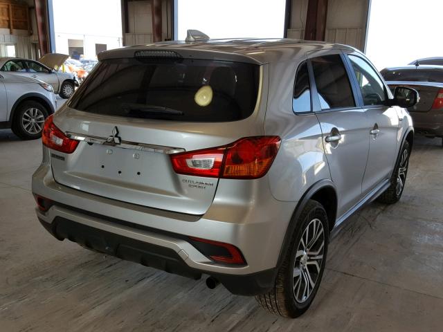 JA4AP3AU4JU011042 - 2018 MITSUBISHI OUTLANDER SILVER photo 4