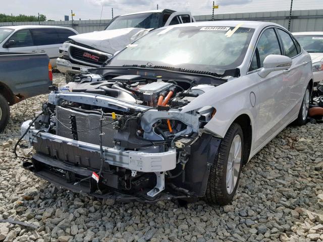 3FA6P0SU5KR226811 - 2019 FORD FUSION TIT WHITE photo 2