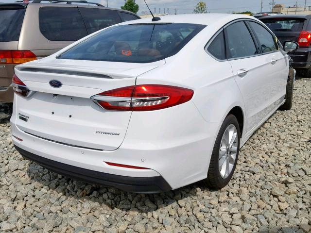 3FA6P0SU5KR226811 - 2019 FORD FUSION TIT WHITE photo 4