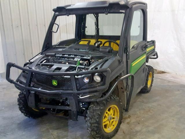 1M0835MDKJM010852 - 2018 JOHN DEERE GATOR 4X4 GREEN photo 2