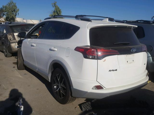 JTMNFREV0GJ068865 - 2016 TOYOTA RAV4 SE WHITE photo 3