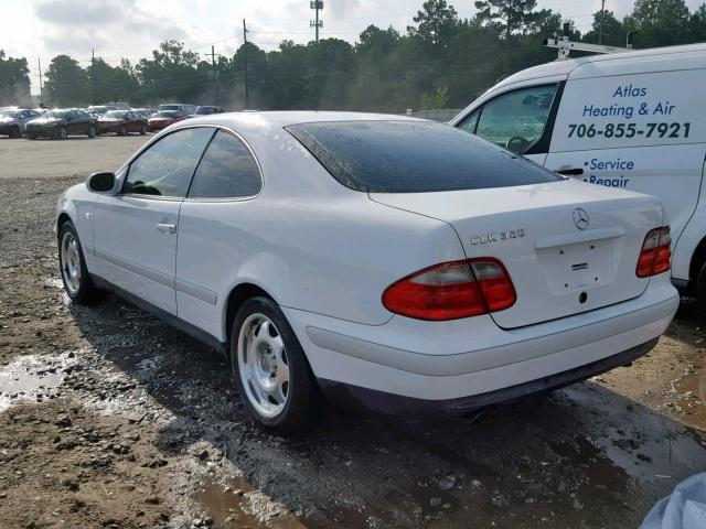 WDBLJ65G2WF010939 - 1998 MERCEDES-BENZ CLK 320 WHITE photo 3