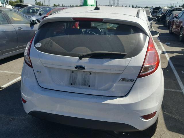 3FADP4EJ4GM143424 - 2016 FORD FIESTA SE WHITE photo 10