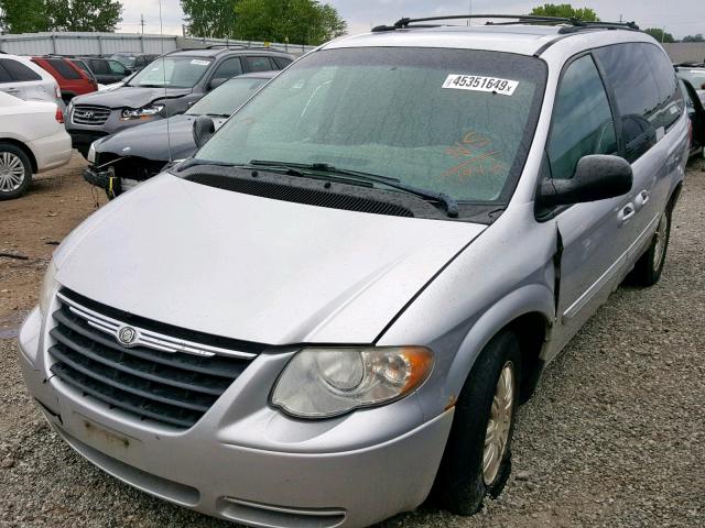 2C4GP54L15R501942 - 2005 CHRYSLER TOWN & COU SILVER photo 2