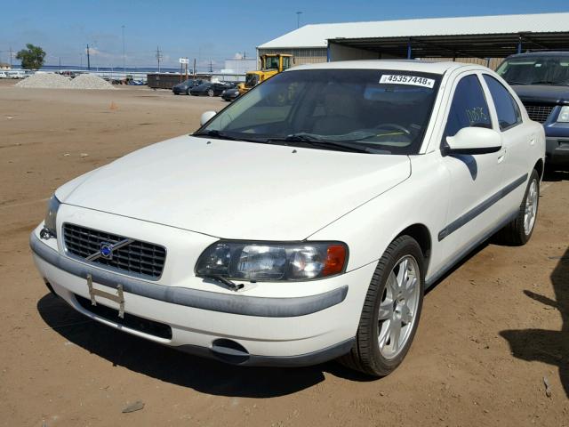 YV1RH58D222177137 - 2002 VOLVO S60 2.5T WHITE photo 2