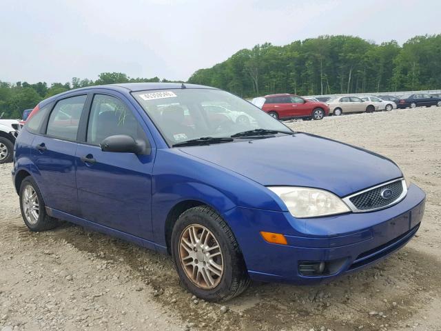 3FAFP37N45R137707 - 2005 FORD FOCUS ZX5 BLUE photo 1