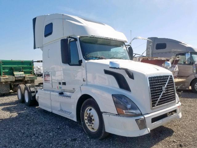 4V4NC9EH4CN566982 - 2012 VOLVO VN VNL WHITE photo 1