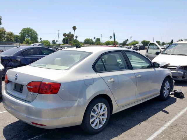 3VWDZ7AJ1BM388621 - 2011 VOLKSWAGEN JETTA SE SILVER photo 4